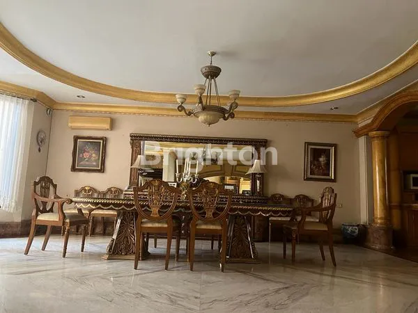 image GRAHA FAMILI RUMAH KLASIK MEWAH (3)