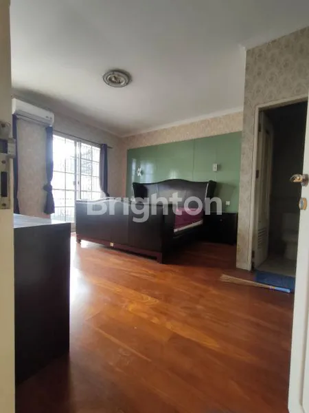 image RUMAH CANTIK 3 LANTAI DI KELAPA GADING (7)