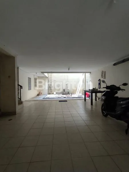 image RUMAH CANTIK 3 LANTAI DI KELAPA GADING (6)