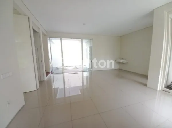 image SIAP HUNI TAMAN PUSPA RAYA CITRALAND 2 LANTAI MINIMALIS SURABAYA BARAT (5)