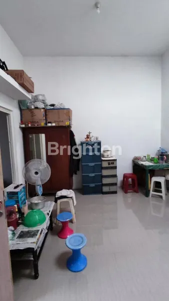 image RUMAH DI PUSAT KOTA SURABAYA, TAMAN WISATA REGENCY HARGA MURAH BANGET. AKSES KEMANAPUN MUDAH JARANG ADA LANGKA SIAP HUNI SEMI FURNISH (3)