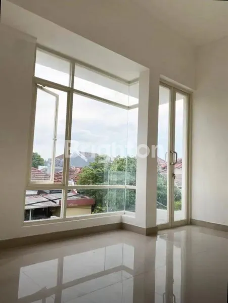 image RUMAH MINIMALIS 2 LANTAI SIAP HUNI (1)