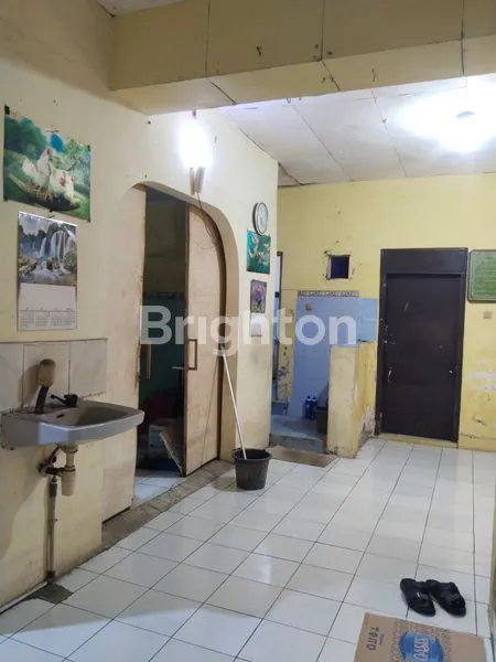 image RUMAH HITUNG TANAH HOEK 1 LANTAI JELAMBAR (2)