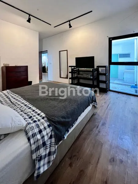 image RUMAH MINIMALIS MEWAH FURNISHED SIAP HUNI DI BARUK UTARA SURABAYA SELANGKAH MERR (7)