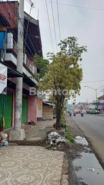 image DIJUAL RUMAH 3 LANTAI + FUNITURE + BARANG ANTIK + 2 UNIT RUKO DI POROS JALAN UTAMA SURABAYA-MALANG (1)
