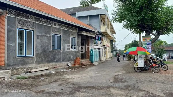 image DIJUAL RUMAH 3 LANTAI + FUNITURE + BARANG ANTIK + 2 UNIT RUKO DI POROS JALAN UTAMA SURABAYA-MALANG (4)