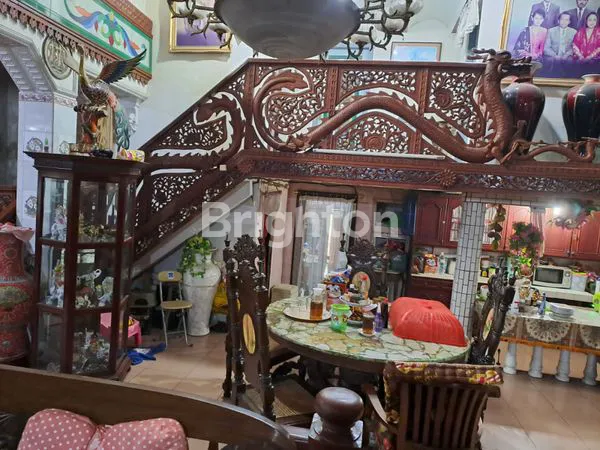 image DIJUAL RUMAH 3 LANTAI + FUNITURE + BARANG ANTIK + 2 UNIT RUKO DI POROS JALAN UTAMA SURABAYA-MALANG (8)