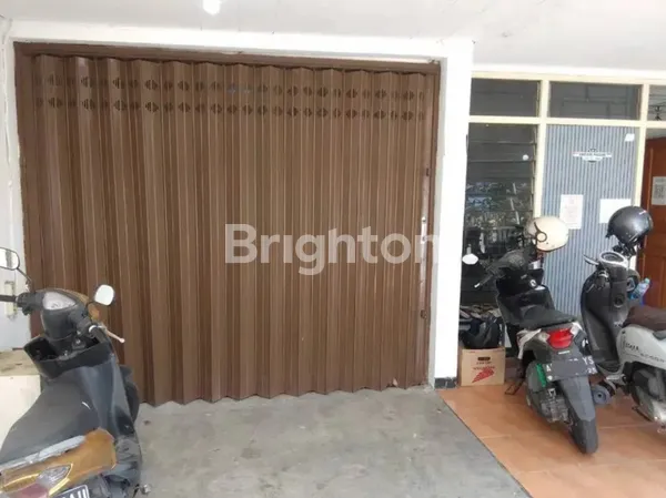 image RUMAH SECOND TERAWAT DI MANYAR, LOKASI STRATEGIS (2)