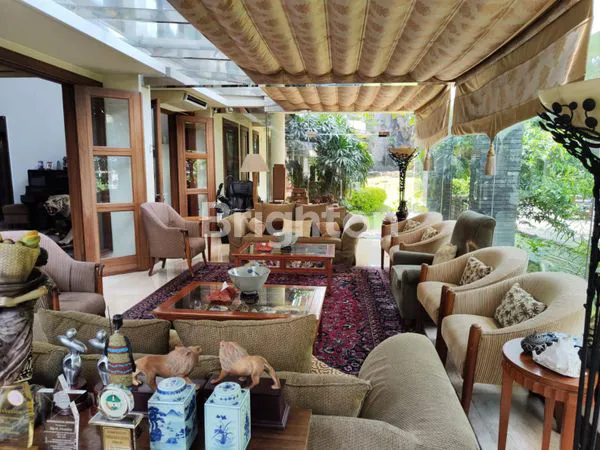 image RUMAH MEWAH DENGAN HALAMAN SANGAT LUAS, 2 LANTAI LEBAK BULUS JAKARTA SELATAN (3)