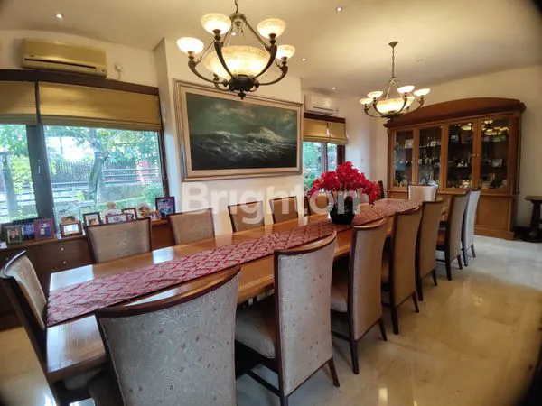 image RUMAH MEWAH DENGAN HALAMAN SANGAT LUAS, 2 LANTAI LEBAK BULUS JAKARTA SELATAN (7)