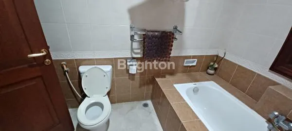 image RUMAH GRES SIAP HUNI 2 LANTAI LINGKUNGAN BAGUS DAN BERSIH ONE GATE SYSTEM (1)