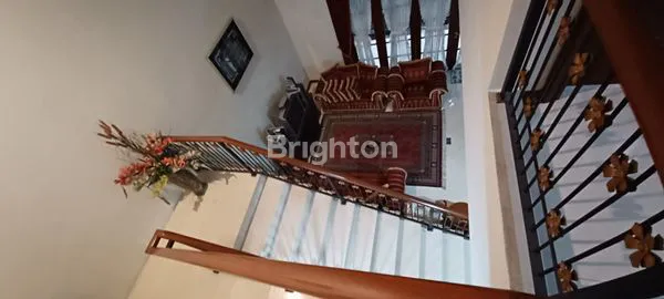 image RUMAH GRES SIAP HUNI 2 LANTAI LINGKUNGAN BAGUS DAN BERSIH ONE GATE SYSTEM (2)