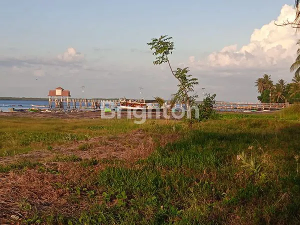 TANAH DI TIMUR LAUT LOMBOK LUAS 1,5 HECTARES. TEPI PANTAI