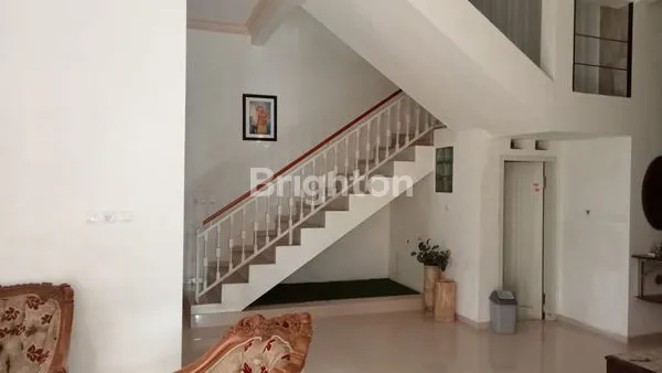 image RUMAH HOOK 2 LANTAI GRAHA GOLF ARAYA MALANG (3)