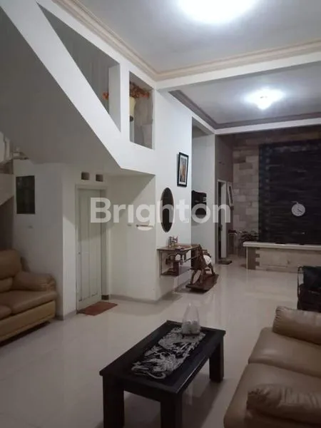 image RUMAH HOOK 2 LANTAI GRAHA GOLF ARAYA MALANG (6)