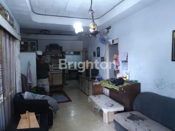 image *RUMAH (1 ½ LANTAI). LOKASI SANGAT STRATEGIS. BERADA DI PUSAT KOTA SURABAYA. DEKAT MAYJEN SUNGKONO SURABAYA.* (1)