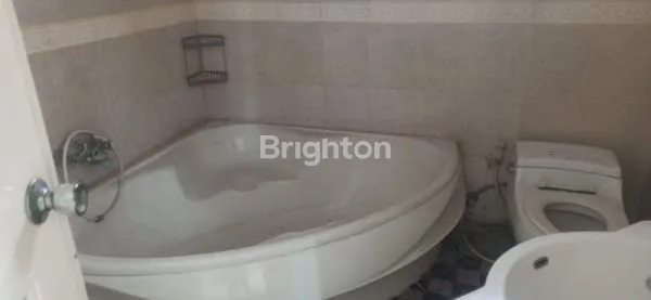 image RUMAH SEWA 2 LANTAI DENGAN KOLAM RENANG PRIBADI (7)