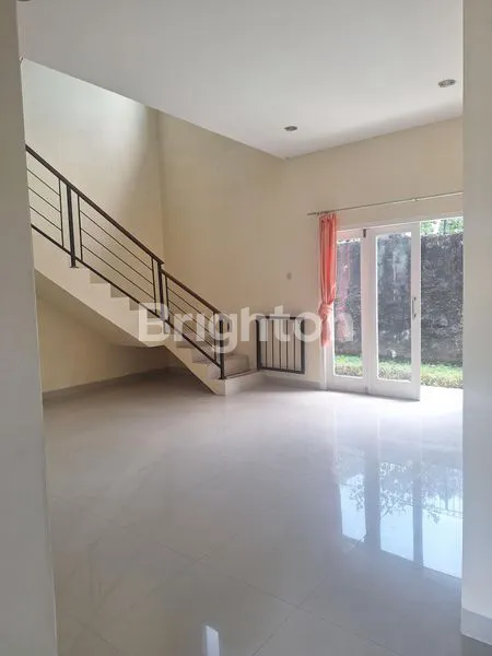 image RUMAH 2 LANTAI,  SIAP HUNI, DICOLOMADU DEKAT BANDARA ADISUMARMO SOLO (7)