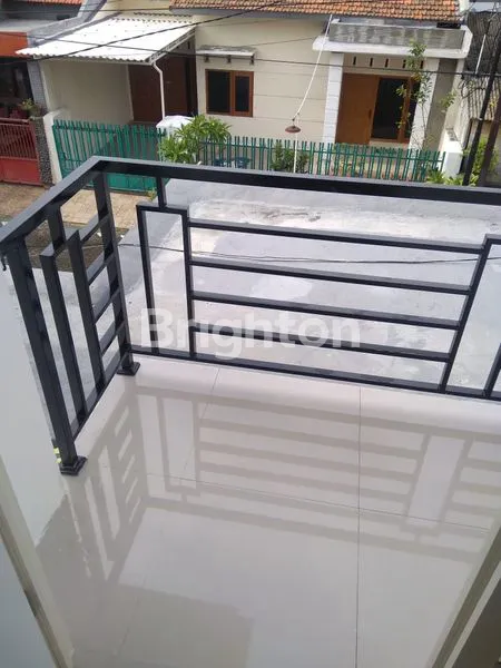 image RUMAH BARU 2 LANTAI RUNGKUT MENANGGAL (8)