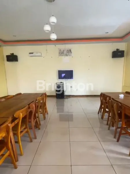 RESTO MASIH AKTIF BENTUK GENTONG LOKASI SANGAT STRATEGIS RAMAI DI PARE, KEDIRI