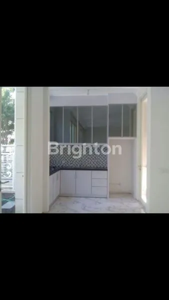 image RUMAH RITZ EMBASSY PAKUWON INDAH SURABAYA BARAT 3 TINGKAT (2)