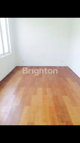 image RUMAH RITZ EMBASSY PAKUWON INDAH SURABAYA BARAT 3 TINGKAT (7)