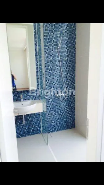 image RUMAH RITZ EMBASSY PAKUWON INDAH SURABAYA BARAT 3 TINGKAT (8)