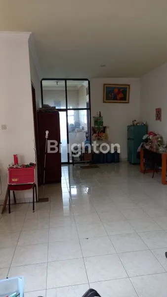 image RUMAH HOOK 2 LANTAI DI JEMUR ANDAYANI (3)