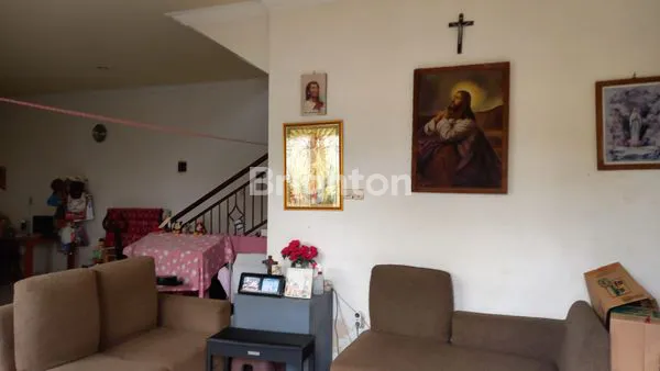 image RUMAH HOOK 2 LANTAI DI JEMUR ANDAYANI (4)