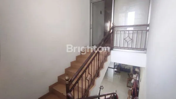 image RUMAH HOOK 2 LANTAI DI JEMUR ANDAYANI (5)