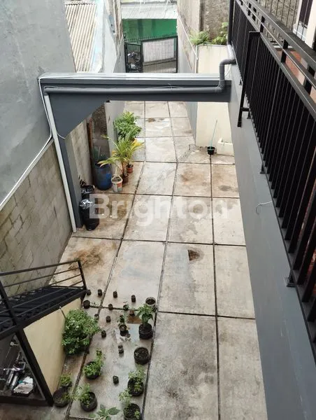 image KOST²AN 2 LANTAI SIAP HUNI DI SEBERANG CIPUTRA CIBUBUR 32 KAMAR (2)