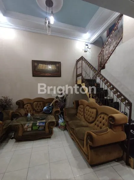 image RUMAH SIAP HUNI 2,5 LANTAI DI MUSTIKAJAYA BEKASI (3)