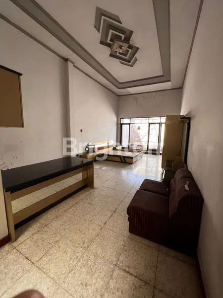 image RUMAH LAMA 1.5 LANTAI PUSAT KOTA SURABAYA DEKAT DENGAN TUNJUNGAN PLAZA (6)