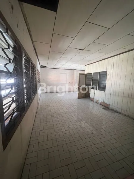 image RUMAH LAMA 1.5 LANTAI PUSAT KOTA SURABAYA DEKAT DENGAN TUNJUNGAN PLAZA (5)