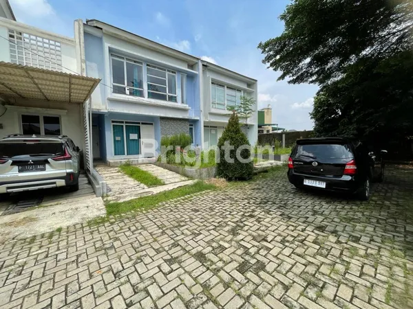 image RUMAH 2 LANTAI HALAMAN LUAS CLUSTER NYAMAN DIPERUMAHAN STRATEGIS (1)