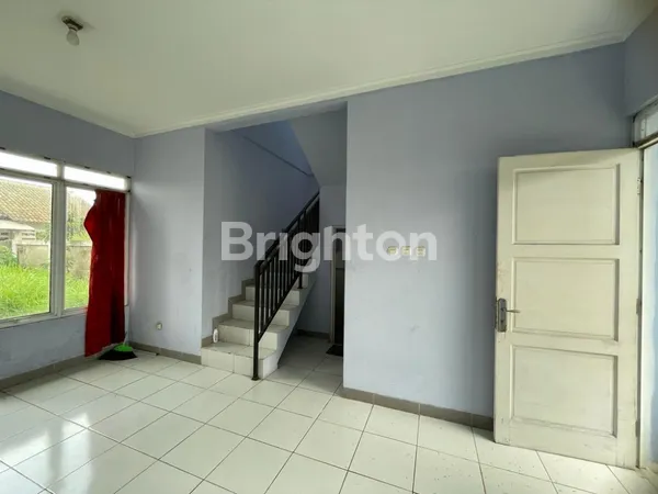 image RUMAH 2 LANTAI HALAMAN LUAS CLUSTER NYAMAN DIPERUMAHAN STRATEGIS (4)