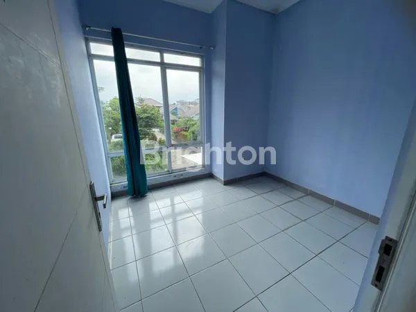 image RUMAH 2 LANTAI HALAMAN LUAS CLUSTER NYAMAN DIPERUMAHAN STRATEGIS (5)