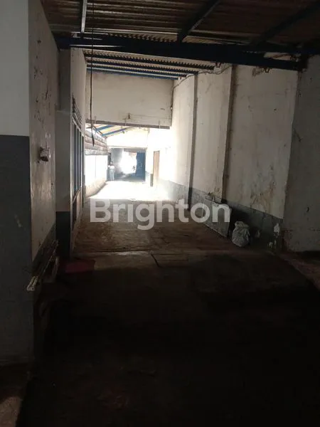 image GUDANG BESAR YANG TERLETAK DI LOKASI STRATEGIS DEKAT AKSES KE PINTU TOL SAWOJAJAR KOTA MALANG DAN PINTU TOL PAKIS (5)