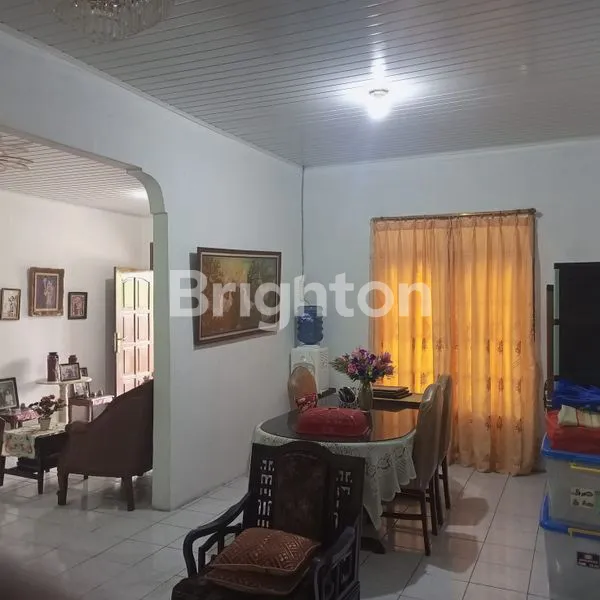 image RUMAH CANTIK STRATEGIS DI KOTA TANGERANG  (6)