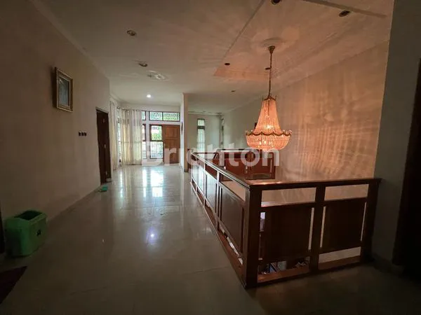 image DI JUAL RUMAH MEWAH 2 LT DI HOOK,LOKASI ELITE NEMPEL JL PAJAJARAN,PREMIUM AREA DI BOGOR. (2)