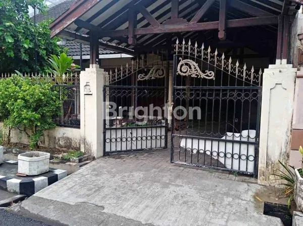 image RUMAH ASRI DAN TERAWAT DI JEMURSARI, LOKASI STRATEGIS (1)