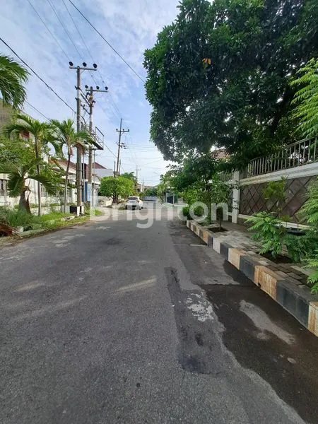 image RUMAH 1LANTAI DI KAWASAN ELITE SURABAYA TIMUR, STRATEGIS SELANGKAH DARI GALAXY MALL MERR KERTAJAYA INDAH UNAIR ITS PAKUWON CITY (2)