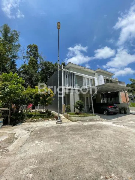image BALIKPAPAN, RUMAH CANTIK DI REGENCY (Y525) (2)