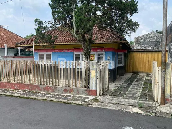 image RUMAH JUAL DEKAT ALUN ALUN MAGELANG LOKASI  DI DEKAT RINDAM DIPONEGORO (3)