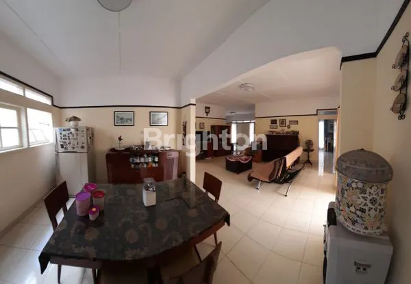 image RUMAH DI CILANDAK JAKARTA SELATAN RAPIH 1,5 LANTAI GAYA ART DECO (3)