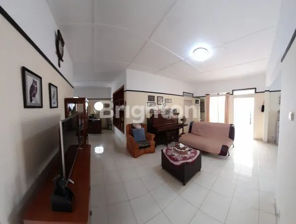 image RUMAH DI CILANDAK JAKARTA SELATAN RAPIH 1,5 LANTAI GAYA ART DECO (1)