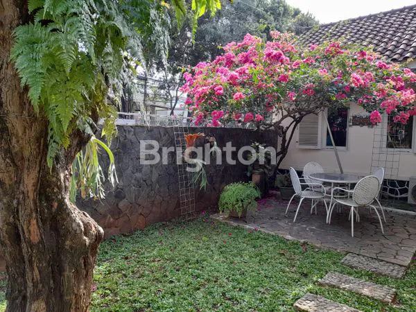 image RUMAH DI CILANDAK JAKARTA SELATAN RAPIH 1,5 LANTAI GAYA ART DECO (8)