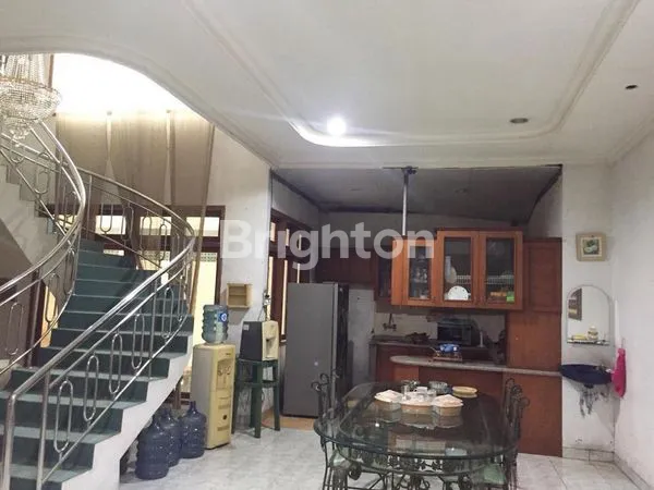 image RUMAH MEWAH 2 LANTAI LOKASI STRATEGIS DI KEBAGUSAN JAKARTA SELATAN (3)