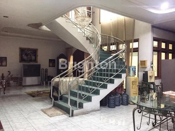 image RUMAH MEWAH 2 LANTAI LOKASI STRATEGIS DI KEBAGUSAN JAKARTA SELATAN (4)