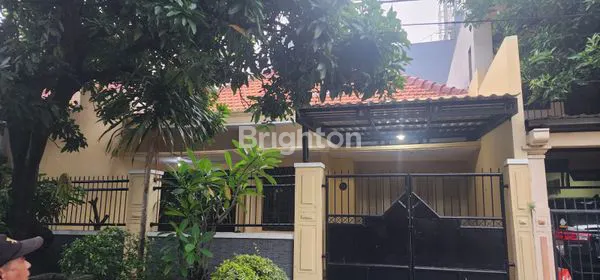 image RUMAH LOKASI SANGAT STRATEGIS. BERADA DI PUSAT KOTA SIDOARJO. DEKAT PINTU MASUK TOL SIDOARJO (1)